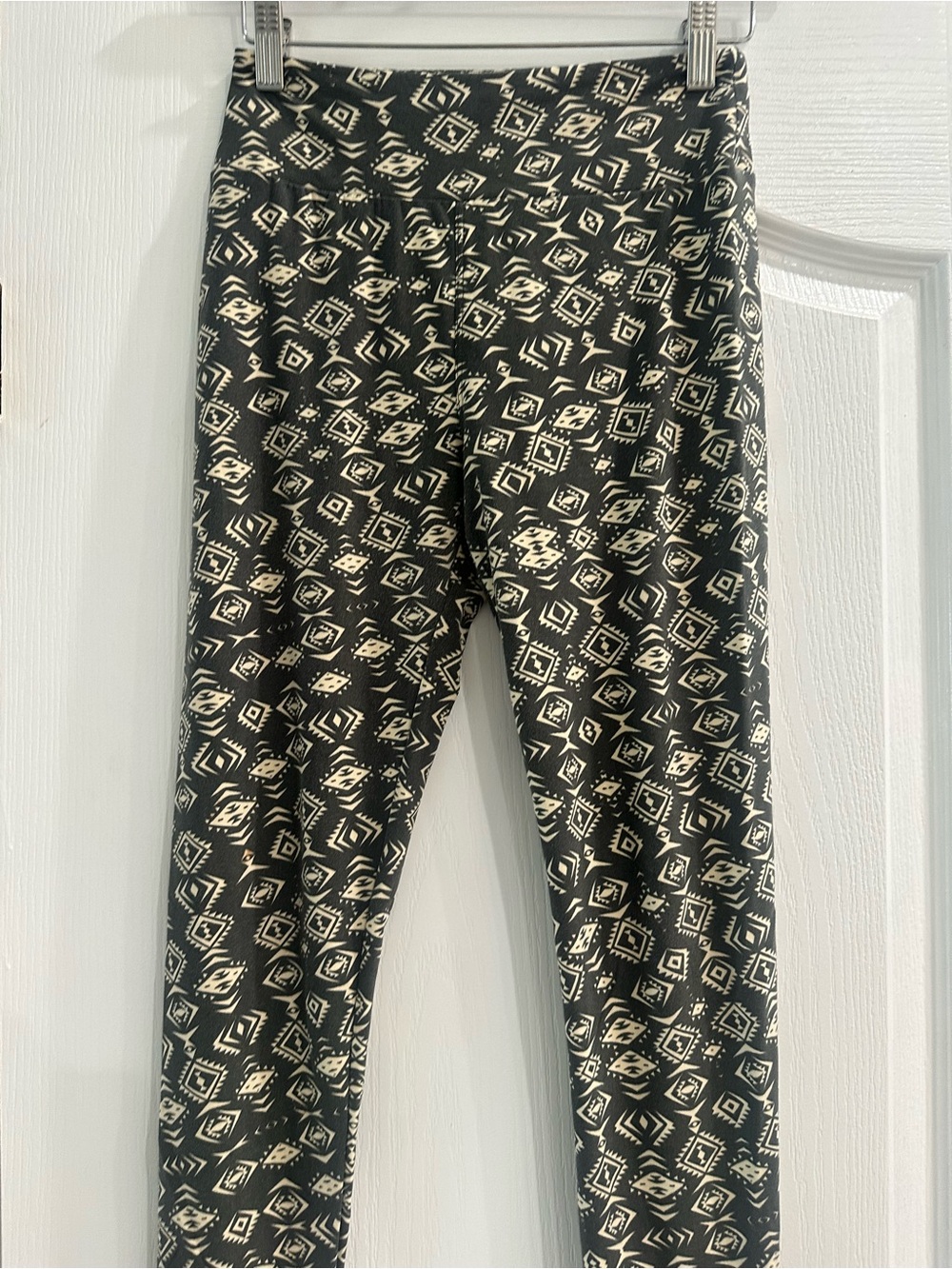 LuLaRoe Black and Cream Geometric Kids Leggings
